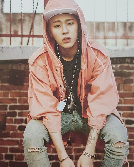 Những bức hình hồi bé yêu muốn xỉu của các nhóm trưởng Kpop
