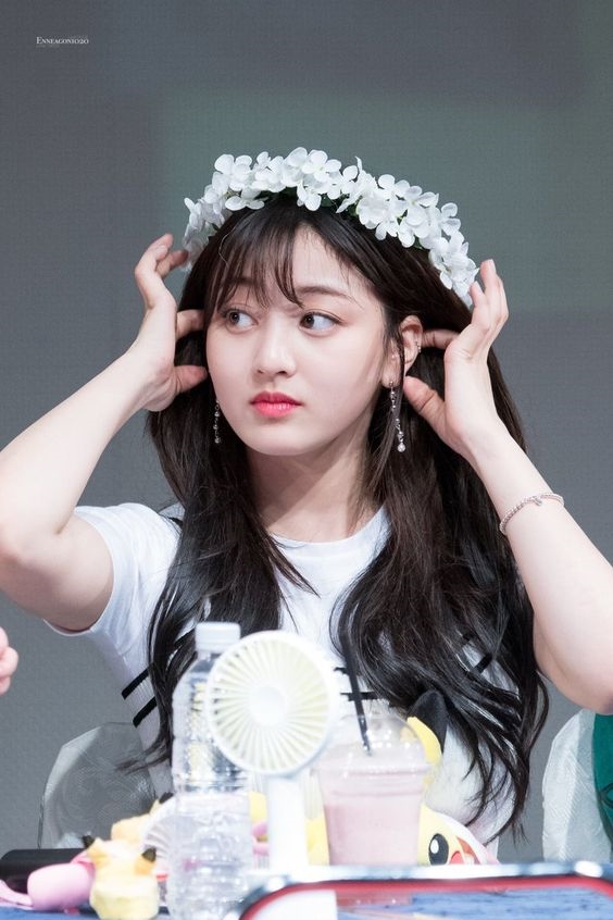 Những bức hình hồi bé yêu muốn xỉu của các nhóm trưởng Kpop
