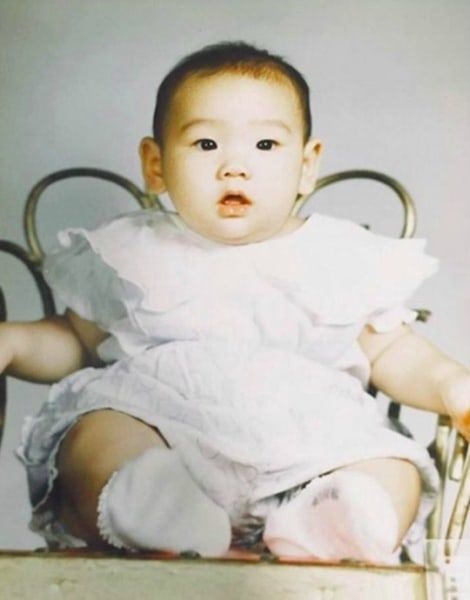 Những bức hình hồi bé yêu muốn xỉu của các nhóm trưởng Kpop