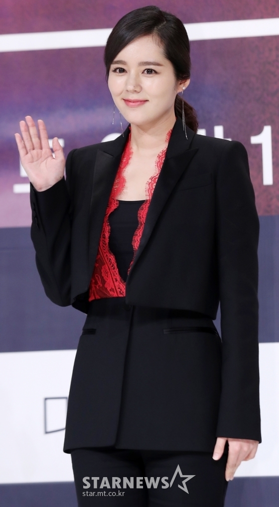 Han Ga In xinh đẹp rạng ngời trong họp báo drama mới trở lại sau 6 năm