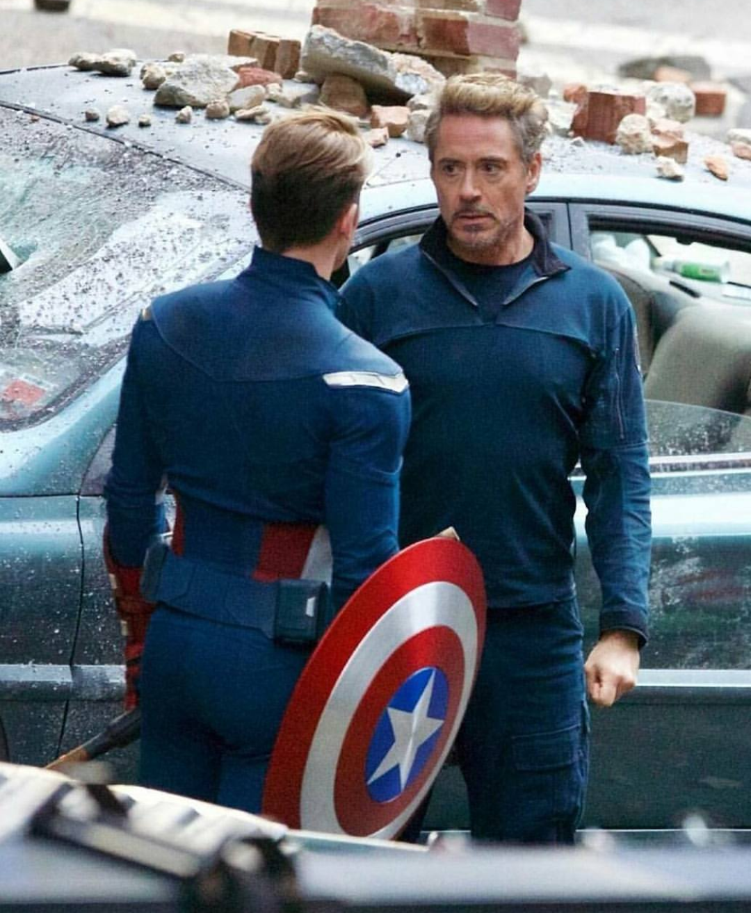 Hậu trường của Avengers 4 cho thấy các siêu anh hùng sẽ trở về quá khứ