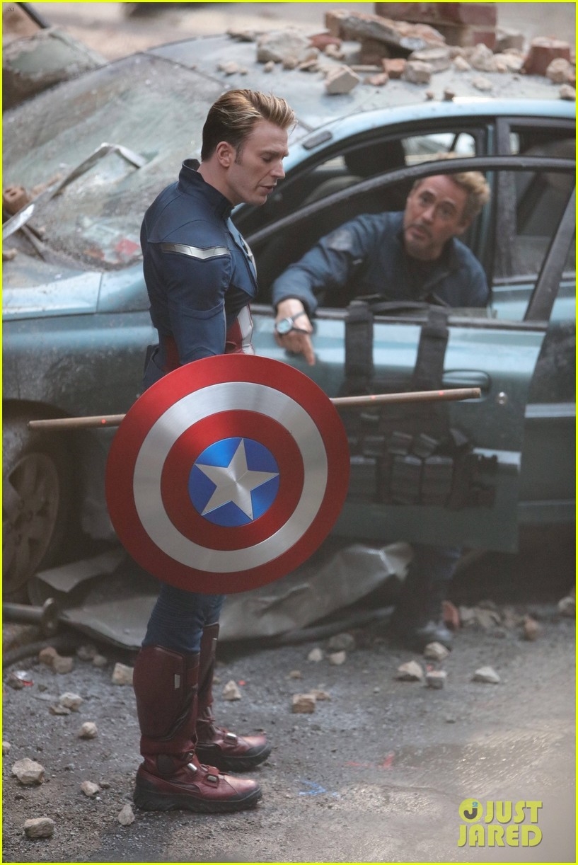 Hậu trường của Avengers 4 cho thấy các siêu anh hùng sẽ trở về quá khứ
