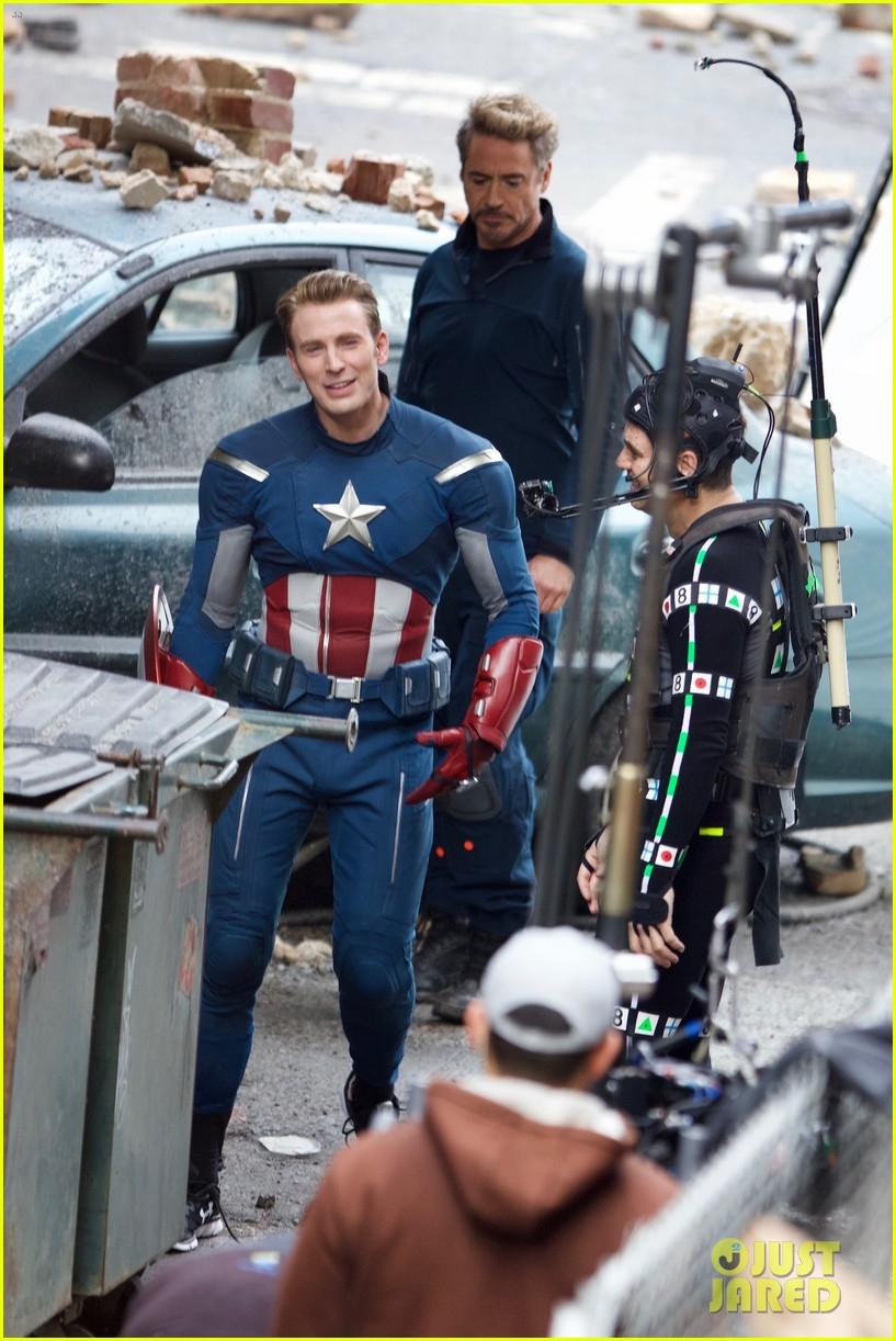 Hậu trường của Avengers 4 cho thấy các siêu anh hùng sẽ trở về quá khứ