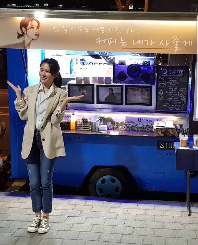 Lee Min Ho gửi tặng xe cà phê ủng hộ chị đẹp Son Ye Jin