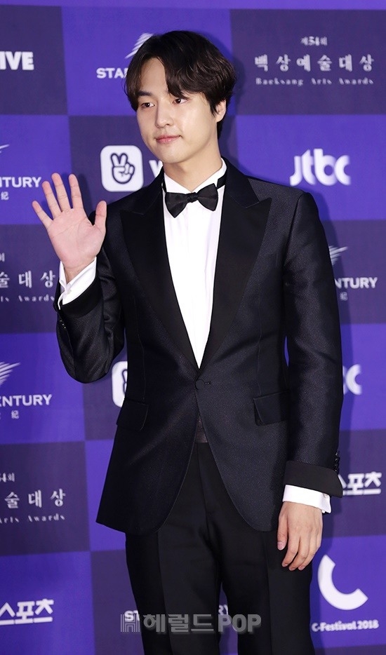 Dàn sao trên thảm đỏ lễ trao giải Baeksang 2018