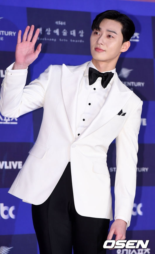 Dàn sao trên thảm đỏ lễ trao giải Baeksang 2018