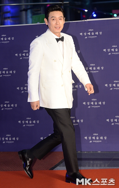 Dàn sao trên thảm đỏ lễ trao giải Baeksang 2018