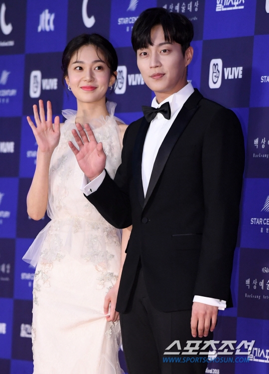 Dàn sao trên thảm đỏ lễ trao giải Baeksang 2018