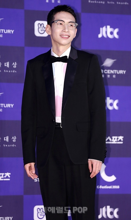 Dàn sao trên thảm đỏ lễ trao giải Baeksang 2018