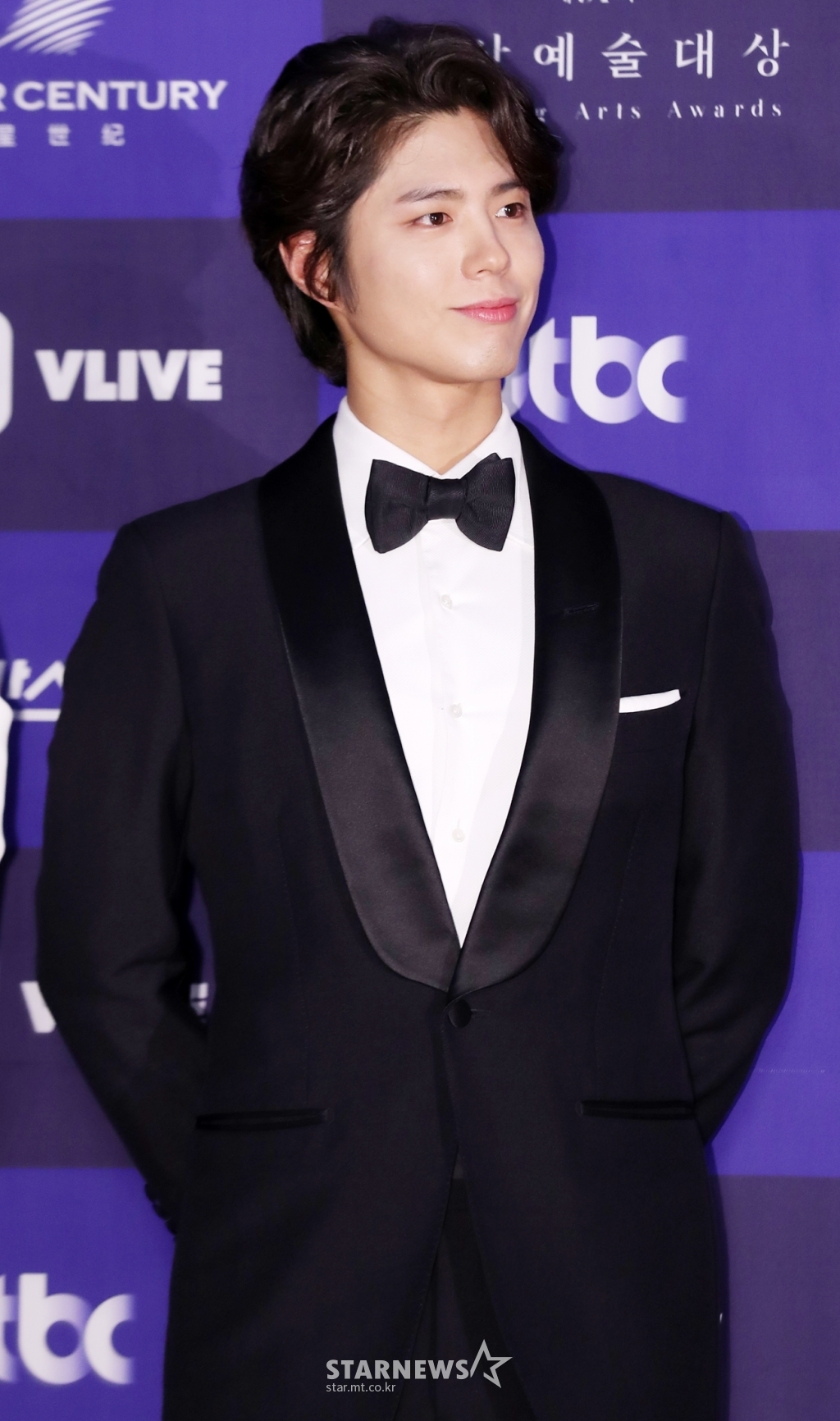 Dàn sao trên thảm đỏ lễ trao giải Baeksang 2018