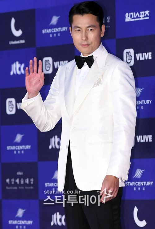 Dàn sao trên thảm đỏ lễ trao giải Baeksang 2018