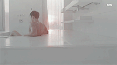 Những cảnh tắm ướt át, nóng bỏng của loạt sao Hàn trên màn ảnh