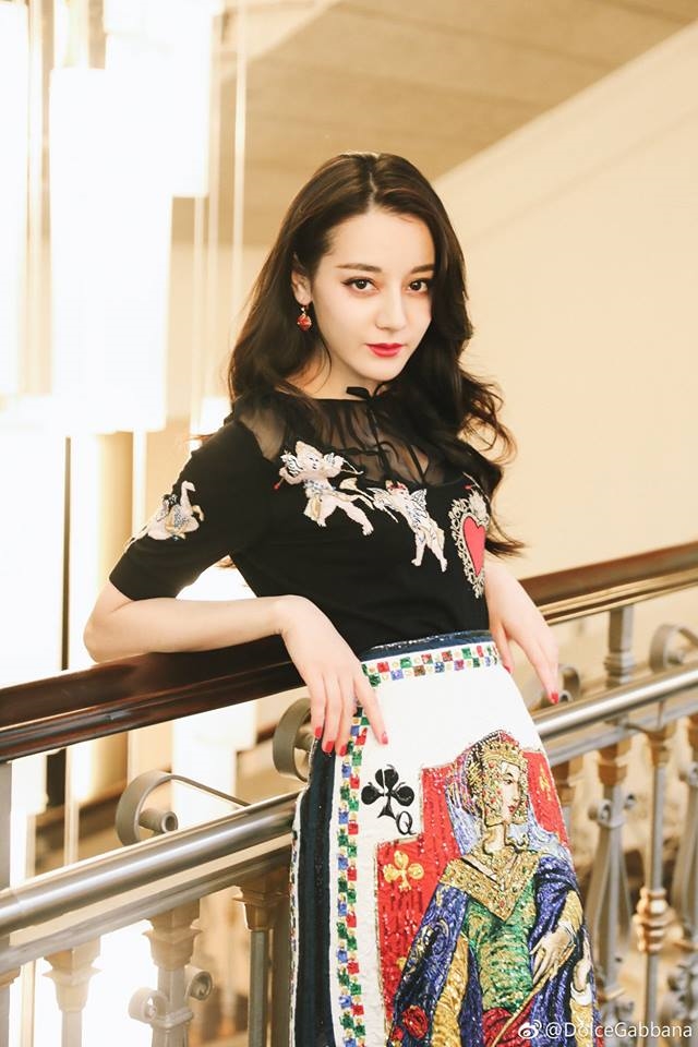 Trác Vỹ tiết lộ ngươi chống lưng, giúp Địch Lệ Nhiệt Ba thăng tiến