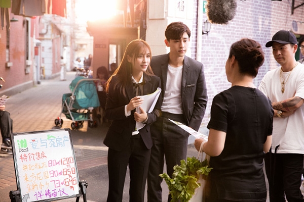 AngelaBaby 'cướp vai' của Đường Yên lần thứ 2 khiến netizen dậy sóng