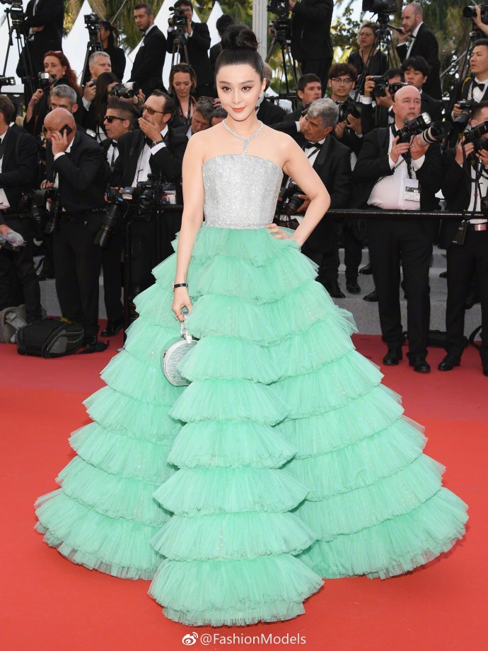 Phạm Băng Băng bất ngờ lép vế trước một ngôi sao lạ mặt ở Cannes