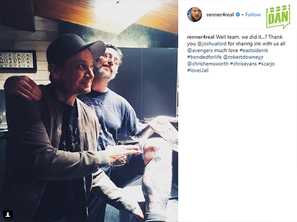 Jeremy Renner's Instagram: ""Wào, trông "trất" hong nè...? Cám ơn người anh em @josualord đã chung tụ hình xăm với tụi tui nha #avengers thả tim"