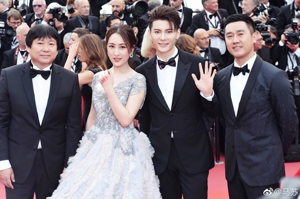 Mã Tô bị vệ sĩ đuổi thẳng cổ vẫn 'mặt dày' bám trụ thảm đỏ Cannes