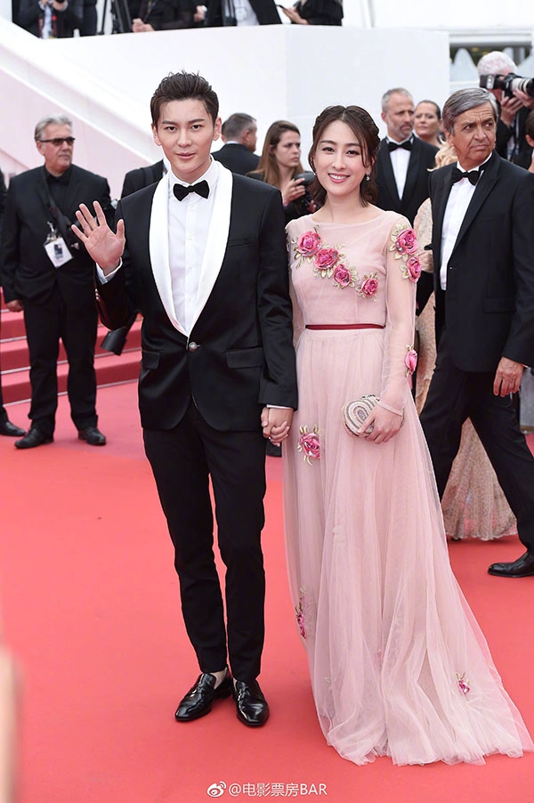 Mã Tô bị vệ sĩ đuổi thẳng cổ vẫn 'mặt dày' bám trụ thảm đỏ Cannes