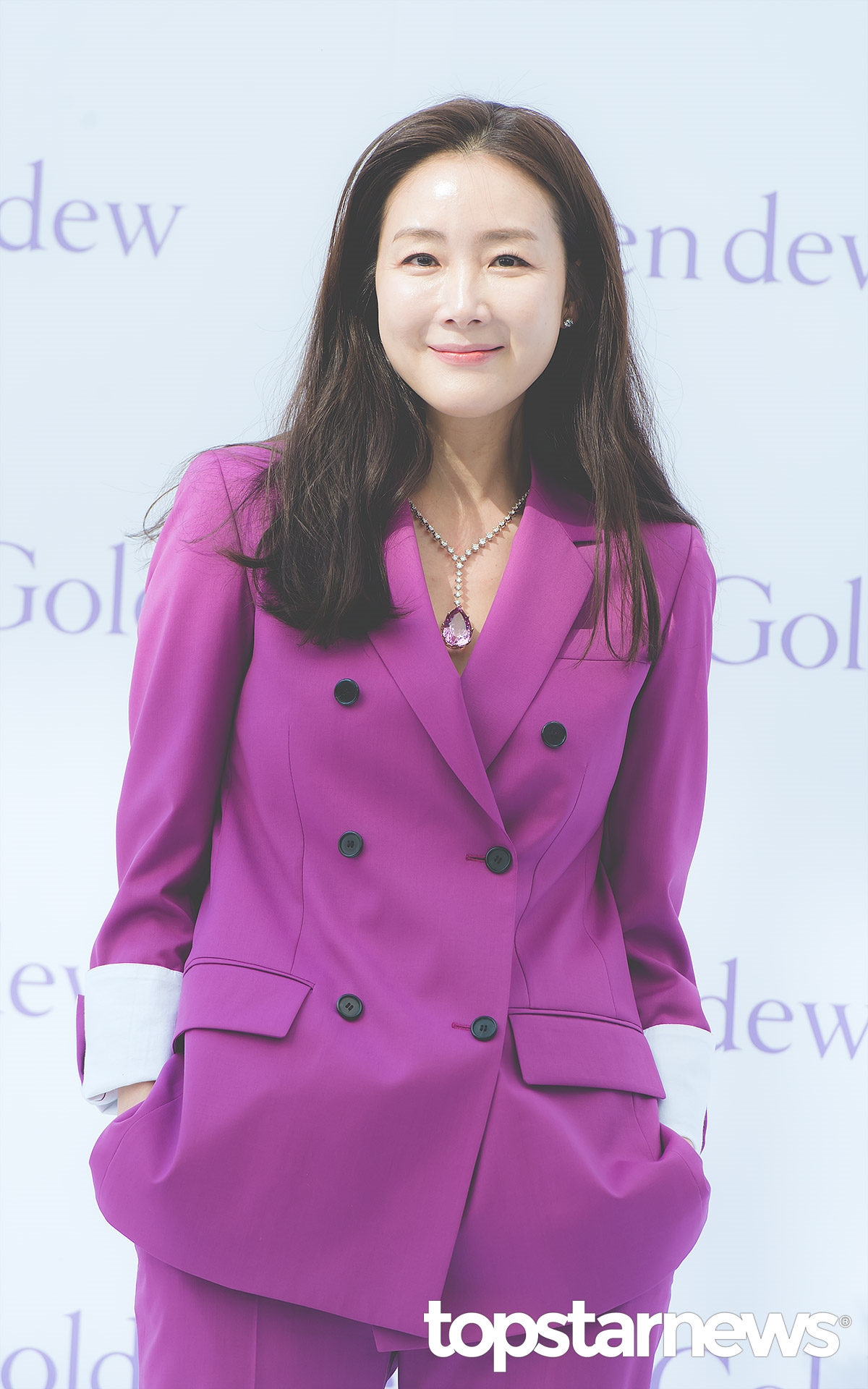 Choi Ji Woo xinh đẹp rạng ngời trong lần đầu đi sự kiện sau đám cưới