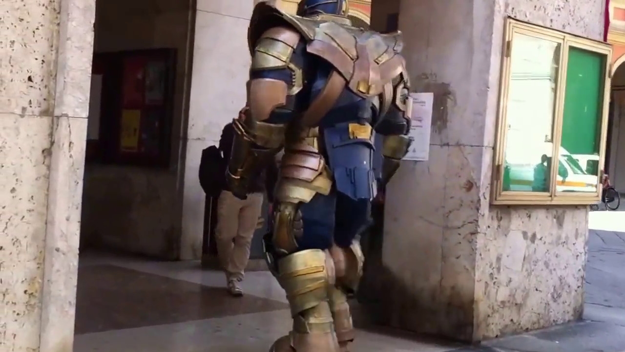 Siêu ác nhân Thanos đã đến Trái Đất