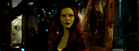 Gamora vừa thương vừa hận Thanos và khi gặp lại Thanos trong Infinity War cô nàng đã rơi lệ.