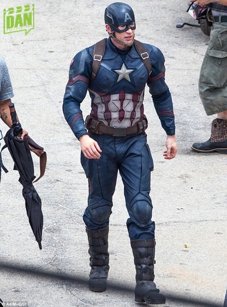 Bộ phục trang thường thấy của Captain America mặc lại là sản phẩm của Levi’s, một hãng chuyên đồ jeans.
