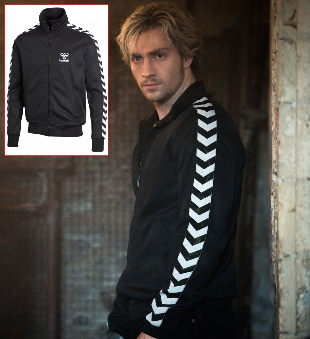 Chiếc áo khoác đen viền tay trắng mà Quicksilver đã mặc có thương hiệu Hummel Atlantic. Đây là một chiếc áo với thiết kế khá đặc biệt từ polyeste và cotton cho phép khả năng chịu ẩm cao trong điều kiện hoạt động mạnh.