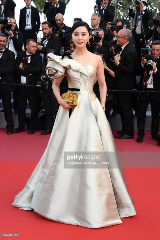 Làn da không tì vết của Phạm Băng Băng trên thảm đỏ Cannes