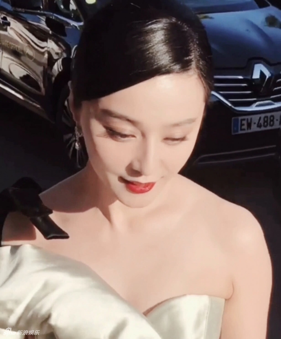 Làn da không tì vết của Phạm Băng Băng trên thảm đỏ Cannes