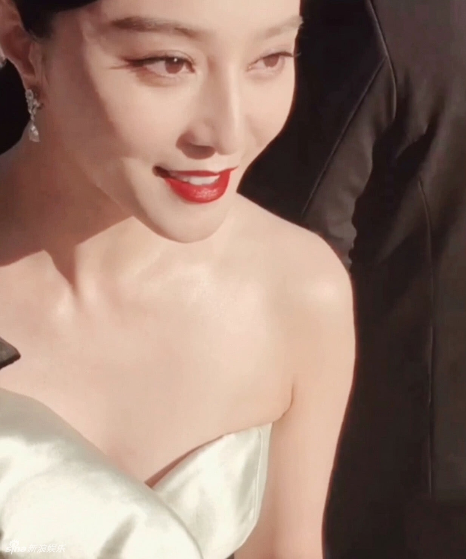 Làn da không tì vết của Phạm Băng Băng trên thảm đỏ Cannes