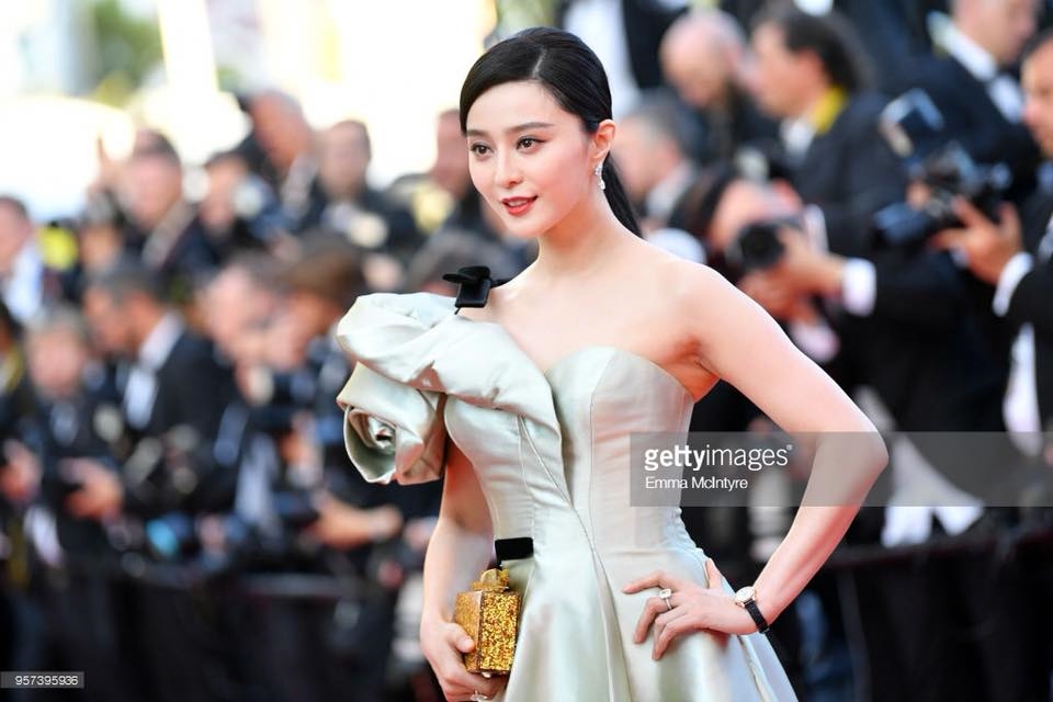 Làn da không tì vết của Phạm Băng Băng trên thảm đỏ Cannes