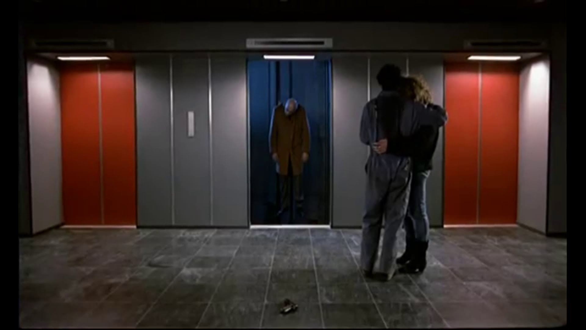 Tuy kỹ xảo và âm thanh của The Lift không được đánh giá cao, thế nhưng bộ phim vẫn tạo được cơn sốt phòng vé vào thời điểm đó, thậm chí khiến cho một số người bị ám ảnh với việc đi thang máy.