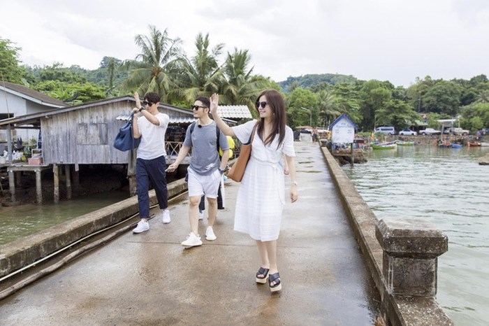 Nhà Hàng Trung Hoa follow Tô Hữu Bằng và Triệu Lệ Dĩnh, fan hy vọng