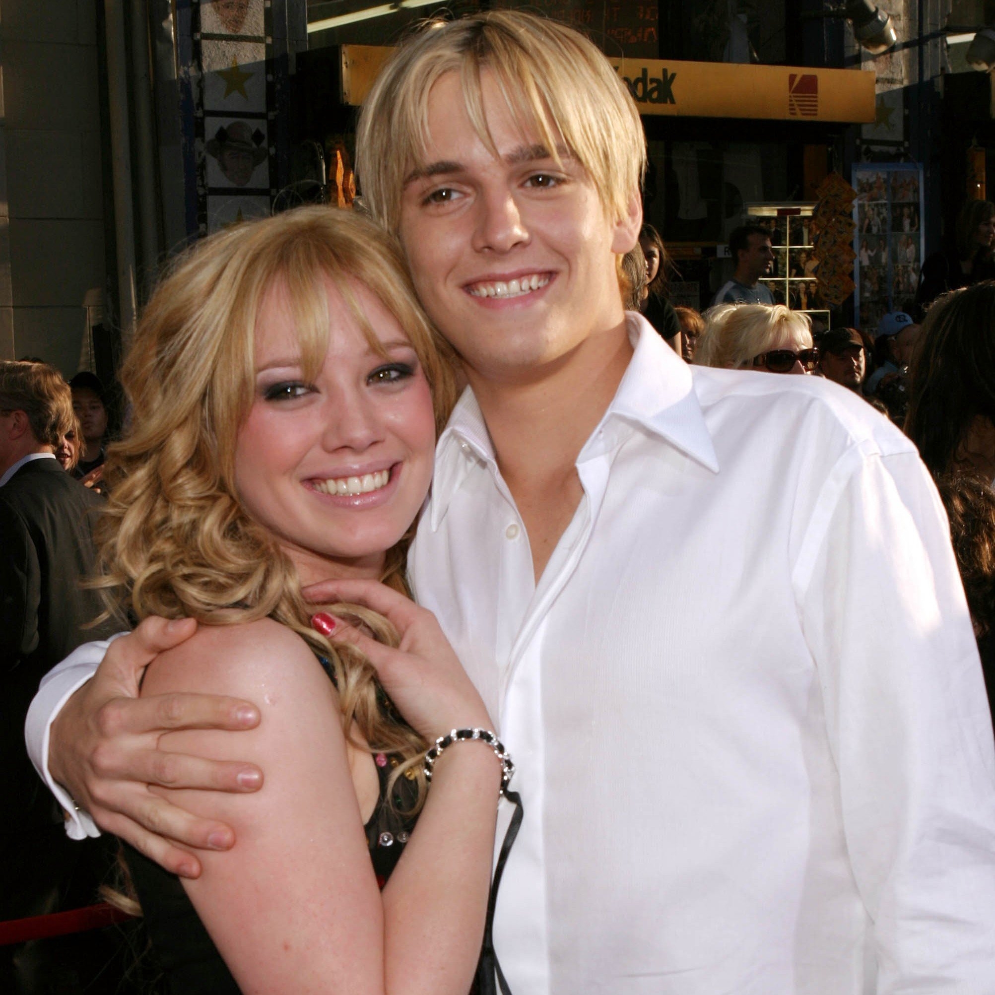Aaron Carter và Hillary Duff thời còn mặn nồng