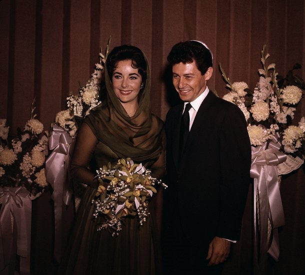 Elizabeth Taylor cướp chồng của bạn thân