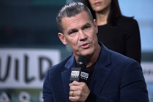 Diễn viên Josh Brolin trong Infinity War, Deadpool 2 khỏa thân với cá