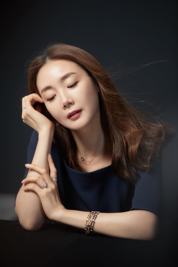 Những hình ảnh hậu trường xinh đẹp của các mỹ nhân xứ Hàn