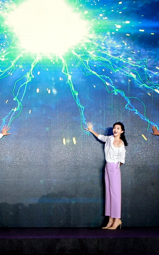 Hỏng thai, sức khỏe suy yếu nhưng Tư Hy Viên vẫn phải trở lại showbiz