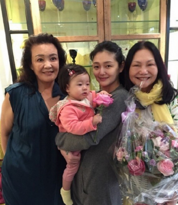 Hỏng thai, sức khỏe suy yếu nhưng Tư Hy Viên vẫn phải trở lại showbiz