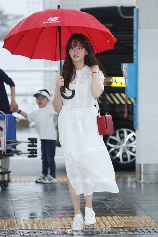 Kim So Hyun lán lướt Son Ye Jin khi đụng hàng
