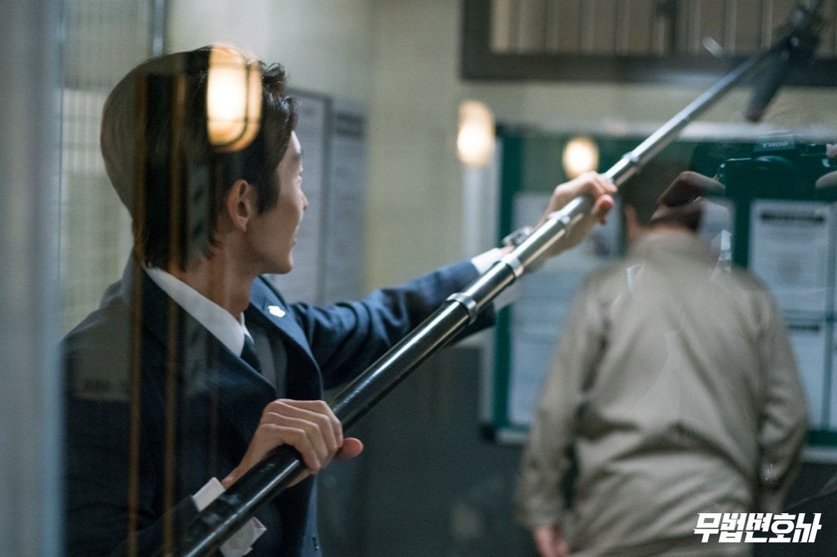Lee Jun Ki khoe cơ bắp rắn chắc gây bão mạng xã hội