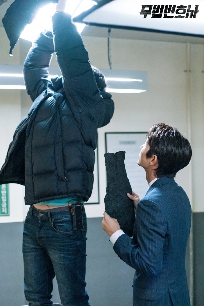 Lee Jun Ki khoe cơ bắp rắn chắc gây bão mạng xã hội