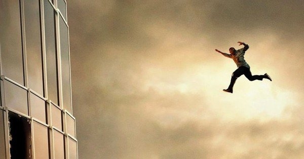 Bom tấn mùa hè Skyscraper tung trailer mới