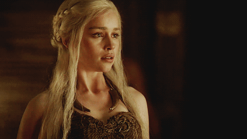 Emilia Clarke khóc trên phim trường khi quay xong Game of Thrones