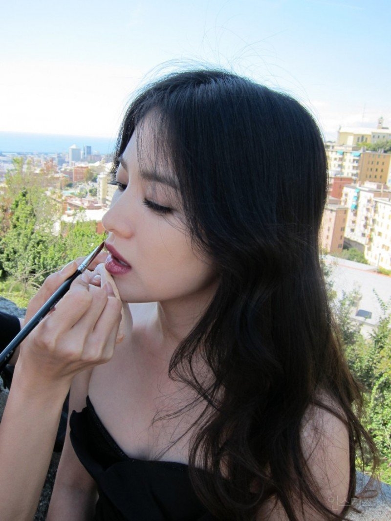 Liệu những mỹ nữ này có đủ sức đánh bại góc nghiêng của Han Ga In?