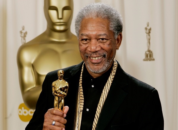 Morgan Freeman nhận giải Oscar