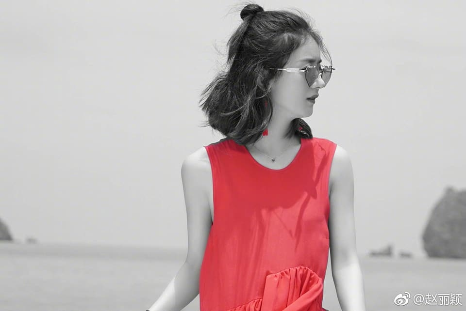 Tung loạt ảnh xinh lung linh, Triệu Lệ Dĩnh lại bị CDM chê "dị"