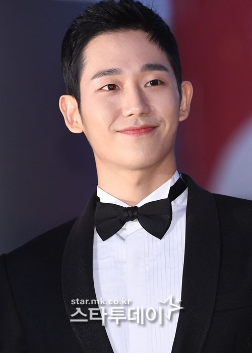 Jung Hae In gây phẫn nộ vì lời giải thích lùm xùm chiếm chỗ