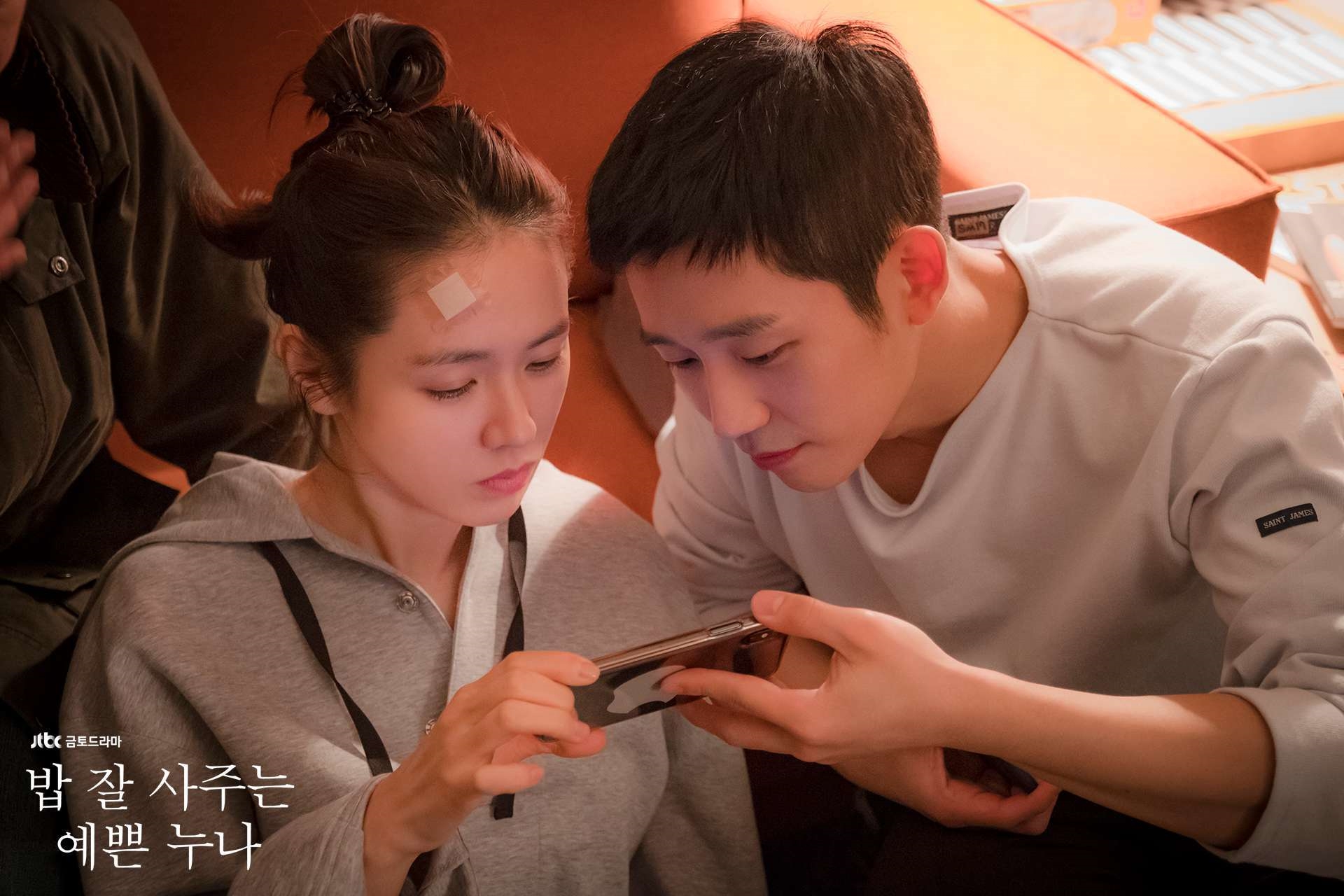 Jung Hae In trả lời phỏng vấn đề tin đồn tình cảm với Son Ye Jin