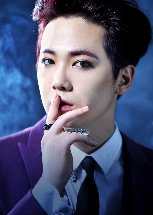 Mối quan hệ 'bất hòa' giữa thần tượng Kpop và công ty chủ quản